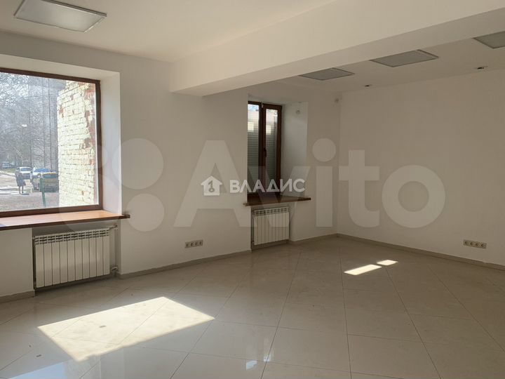 Сдам торговое помещение, 70 м²