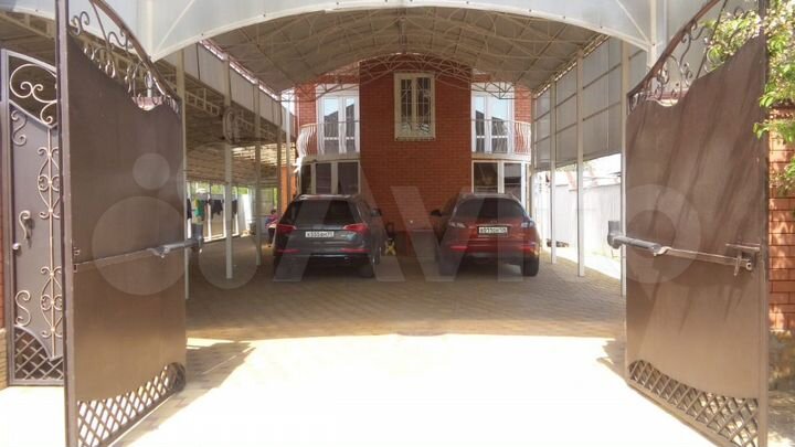 Дом 275 м² на участке 11 сот.