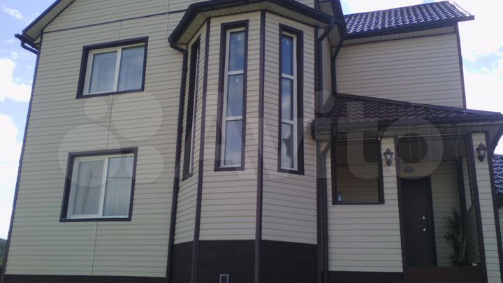 Коттедж 250 м² на участке 15 сот.