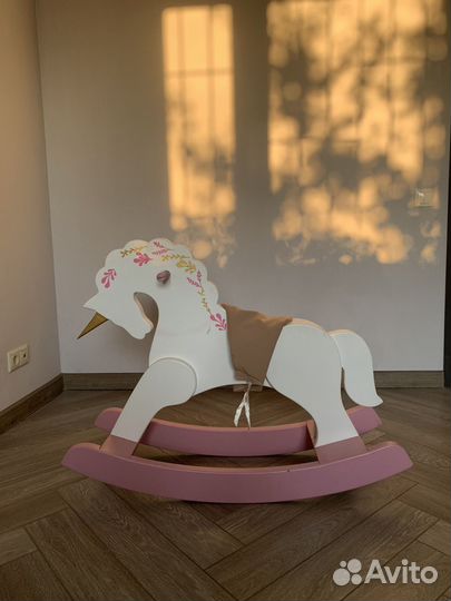 Лошадь качалка