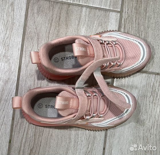 Кроссовки для девочки