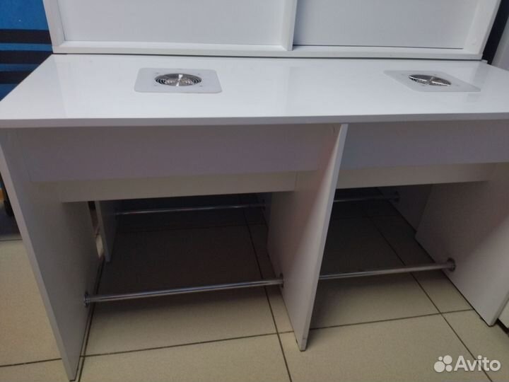 Стол для мастера маникюра