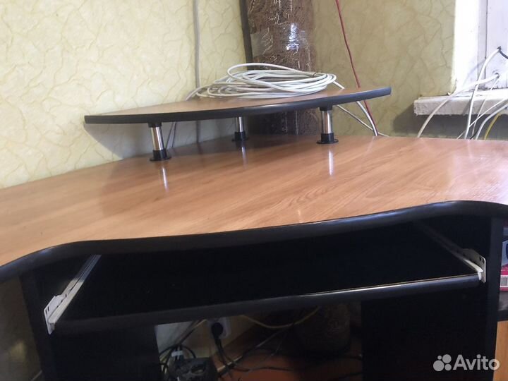 Компьютерный стол