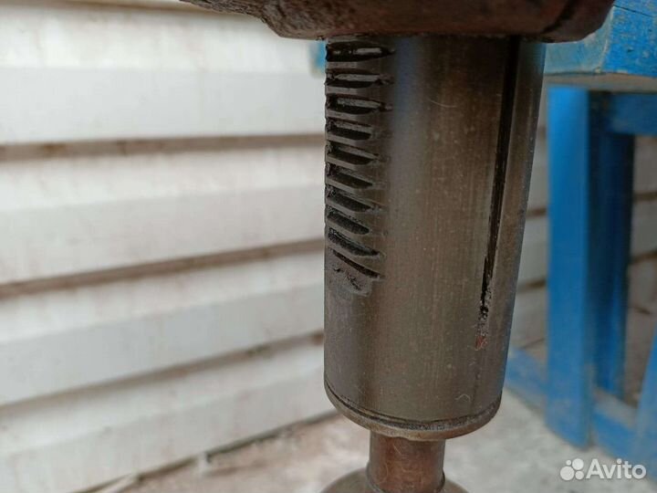 Сверлильный станок