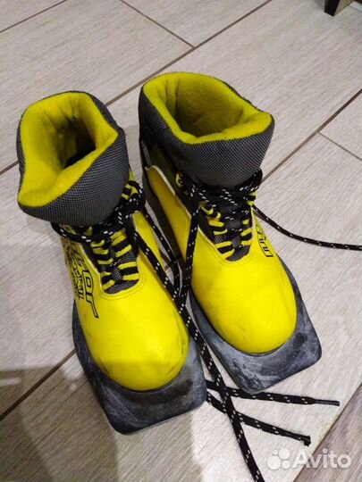 Лыжные ботинки