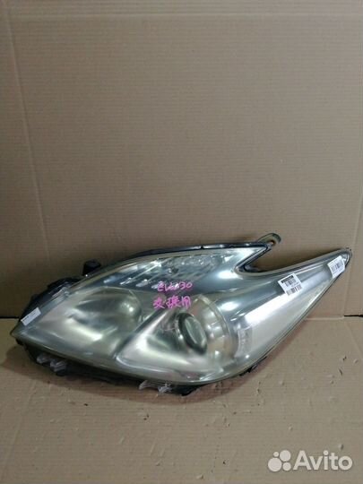 Фара toyota prius zvw30 2009 год