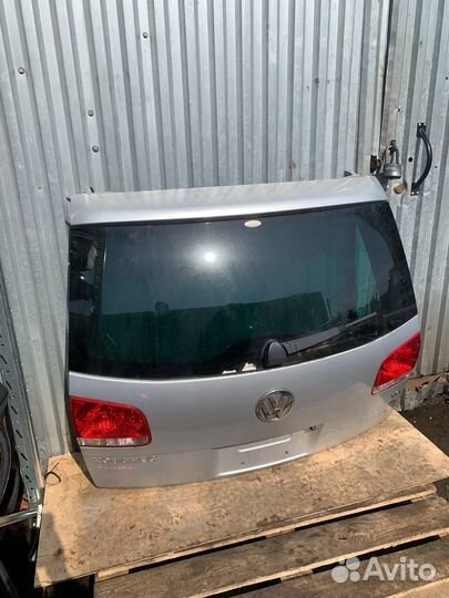 Крышка багажника Volkswagen Touareg 1