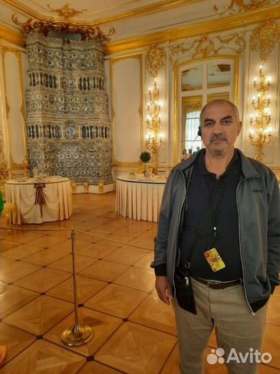 Помощник заведующий складом