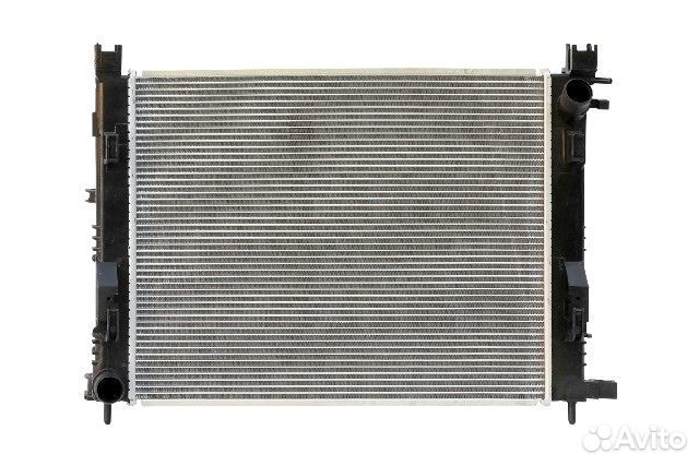 Радиатор охлаждения двигателя Renault Logan