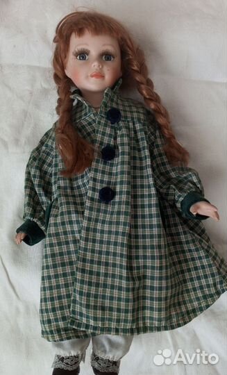 Кукла фарфоровая