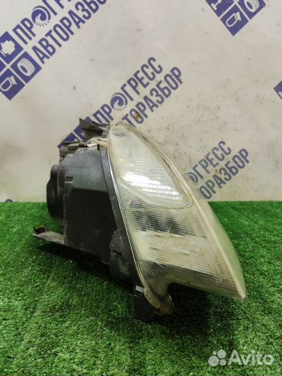 Фара передняя левая Ford C-Max универсал 1.8 qqda