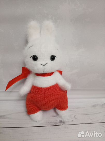 Вязаный зайчик (для Светланы)