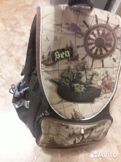 Портфель (рюкзак)