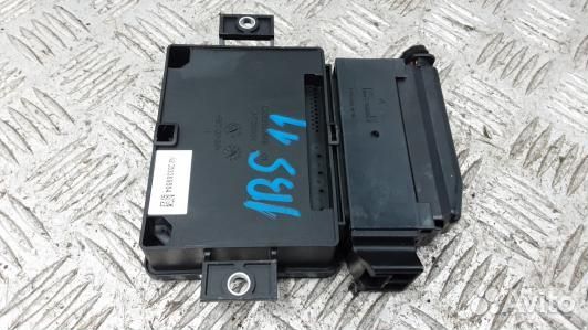 Блок управления ручника (стояночного тормоза) audi