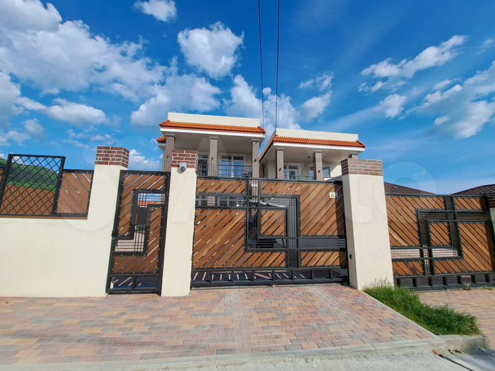 Дом 302,8 м² на участке 3 сот.