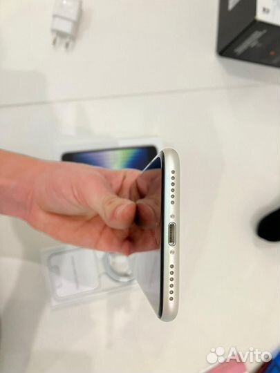 iPhone SE (2022), 64 ГБ
