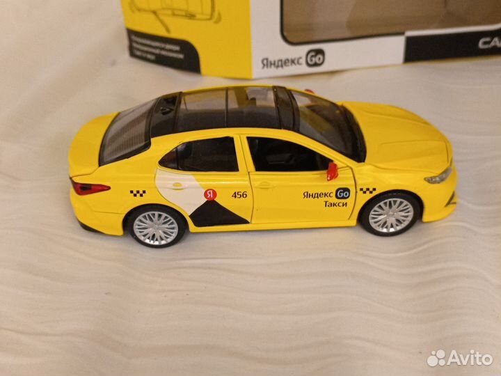Коллекционная машинка от Яндекс такси