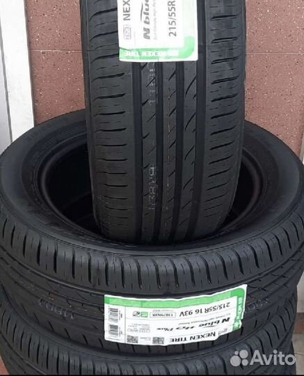 Yokohama Bluearth ES32 215/55 R16 97V