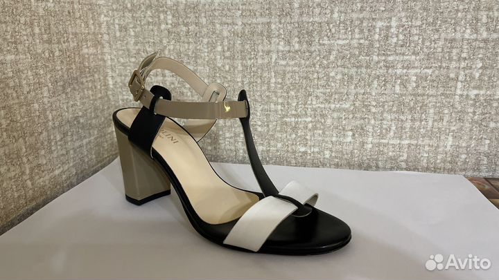 Босоножки женские