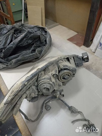 Фара правая и левая Mazda 5