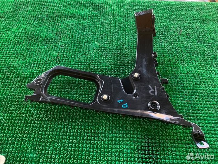 Крепление бампера прав. зад. audi Q7