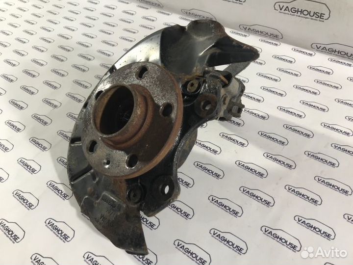 Кулак поворотный правый Skoda Fabia хэтчбек 1.2