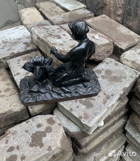 Статуэтка Касли Каменный цветок