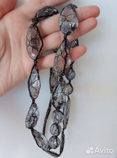 Бусы с брошью