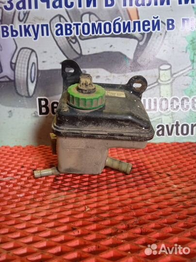 Бачок гур Audi 80