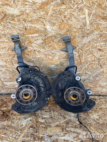 Кулак поворотный передний Mercedes Glс W253