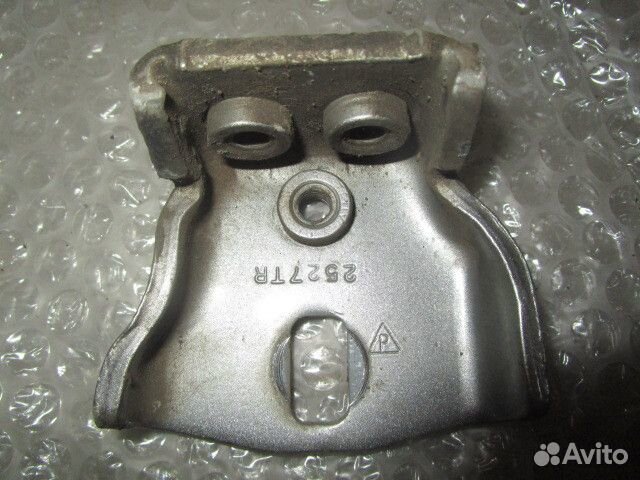 Петля двери задней правой верхняя Jeep Grand Chero