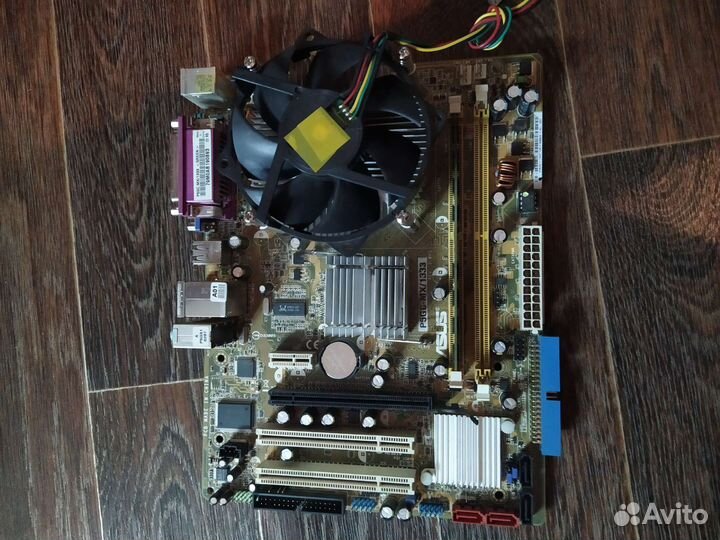 Материнская плата с процессором и памятью