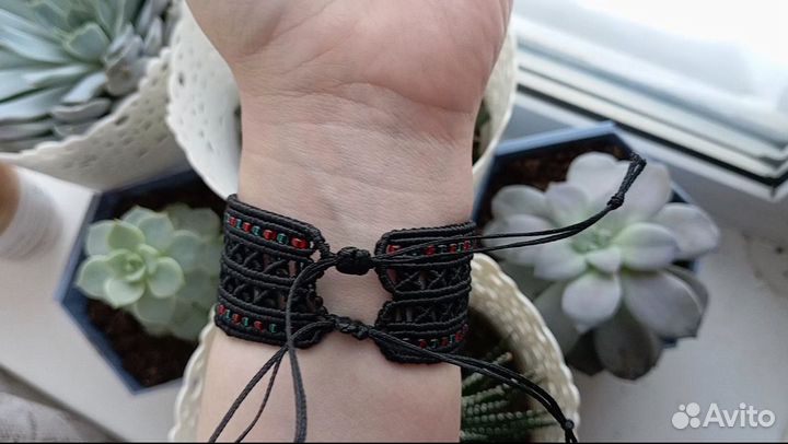 Браслет в технике макраме