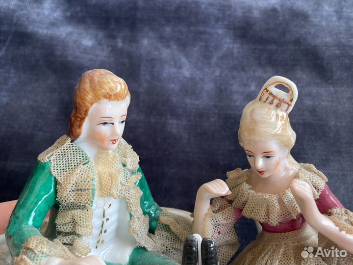 Фарфоровая статуэтка