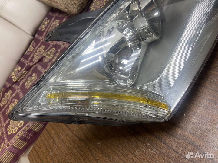 Фара правая Ford Focus 2 дорестайлинг 05-08г