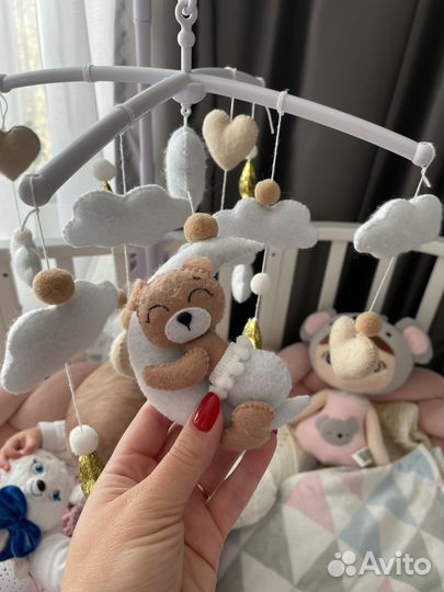 Мобиль на кроватку из фетра