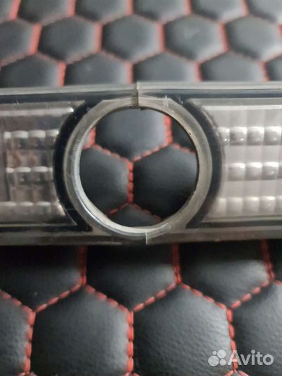 Центральная планка задних фонарей Mercedes W140