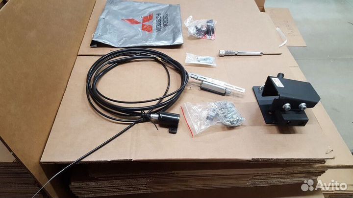 Замок капота АКПП и капота Mitsubishi Lancer lX