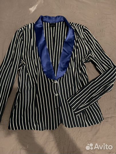 Женские вещи пакетом пиджаки и джинсы. Два лука