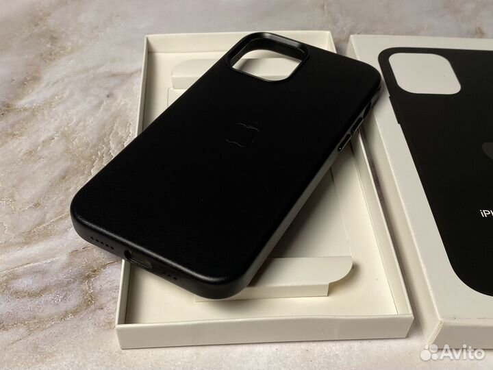 Чехол на iPhоnе 12/12 Pro (кожаный)