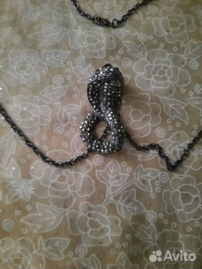 Цепь с кулоном-кобра