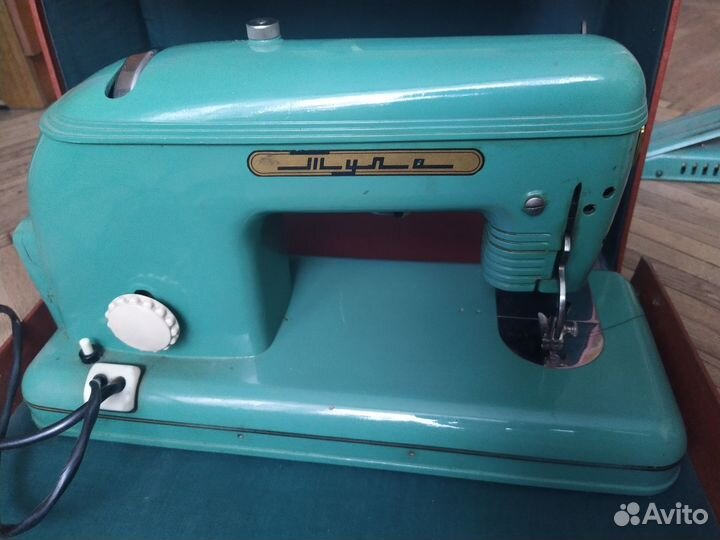 Швейная машина 