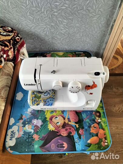 Швейная машина leader