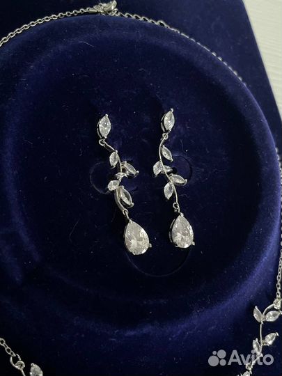 Серьги и колье для выпускного или свадьбы