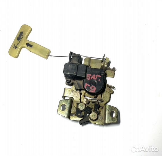 Замок багажника Mitsubishi Galant 9