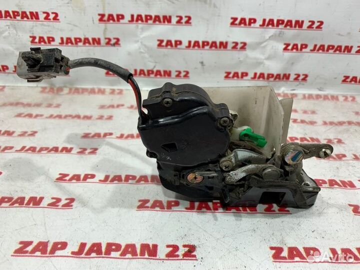 Замок двери задний правый Toyota Rav4 SXA11 3SFE