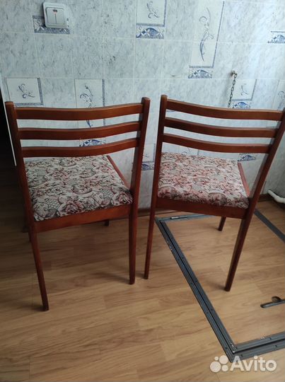 Стул со спинкой