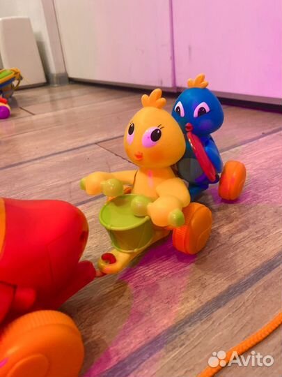 Музыкальная каталка Курочка с цыплятами