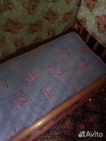 Детская кроватка с матрасом в отличном состоянии
