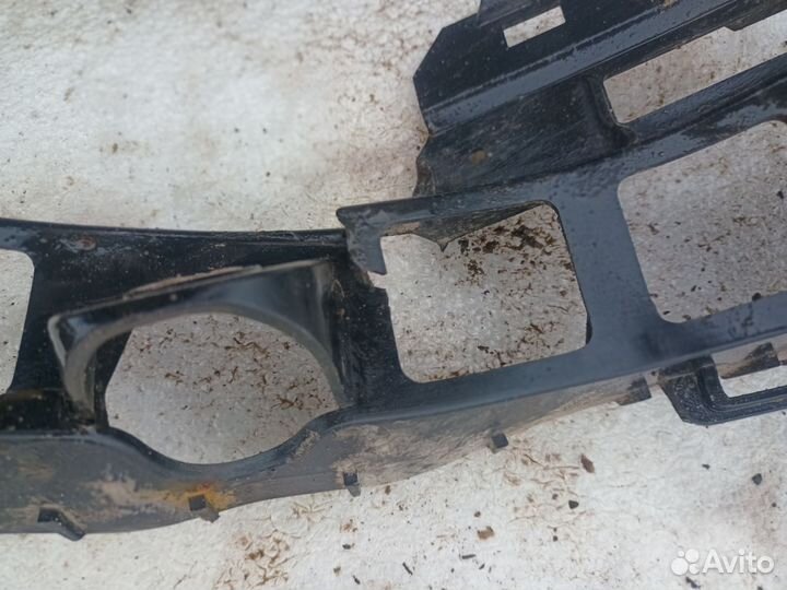 Левый кронштейн заднего бампера Opel Zafira B
